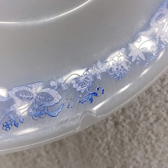 Vintage Termo-Rey Milk  Glass Dinner Plates W Blue Floral Pattern x2 - Picture 6 of 9